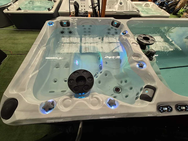 Aqua relax 15 persoons jacuzzi en zwemspa met warmtepomp - afbeelding 16 van  18