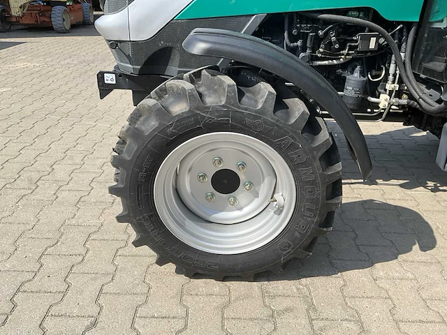 Arbos-lovol 2035 4x4 vierwielaangedreven landbouwtractor - afbeelding 2 van  31