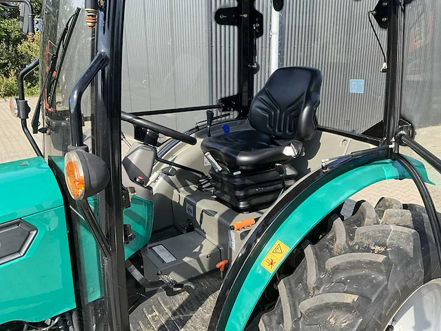 Arbos-lovol 2035 4x4 vierwielaangedreven landbouwtractor - afbeelding 7 van  31