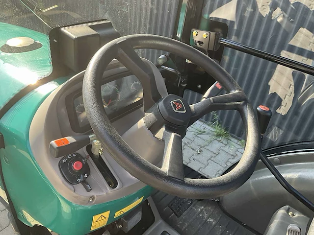Arbos-lovol 2035 4x4 vierwielaangedreven landbouwtractor - afbeelding 8 van  31