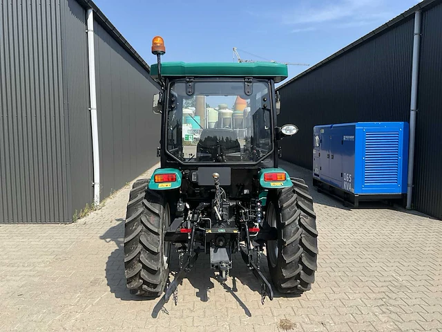 Arbos-lovol 2035 4x4 vierwielaangedreven landbouwtractor - afbeelding 29 van  31