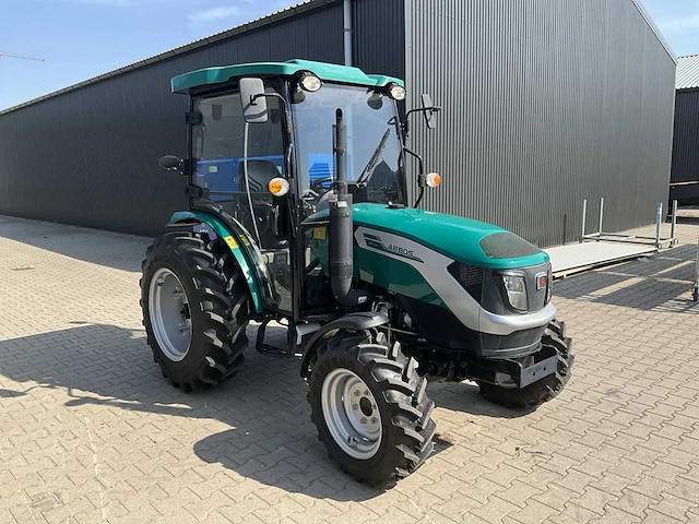Arbos-lovol 2035 4x4 vierwielaangedreven landbouwtractor - afbeelding 12 van  31