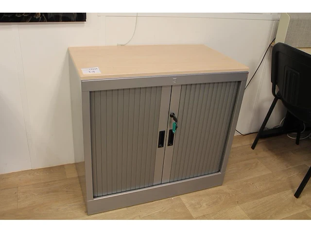 Archiefkast 80 x 45 x 74 cm met twee afsluitbare roldeuren met sleutel. - afbeelding 1 van  2