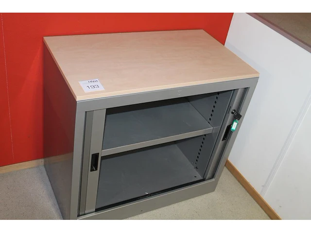 Archiefkast 80 x 45 x 74 cm met twee afsluitbare roldeuren met sleutel. - afbeelding 2 van  2