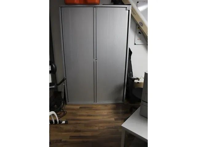 Archiefkast met 2 roldeuren 125x50 cm. hoogte195cm. exclusief inhoud - afbeelding 2 van  3