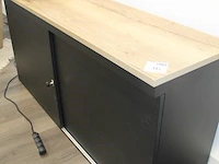 Archiefkast met 2 schuifdeuren en houten dekblad 160 x 45 x 75 cm. - afbeelding 2 van  2