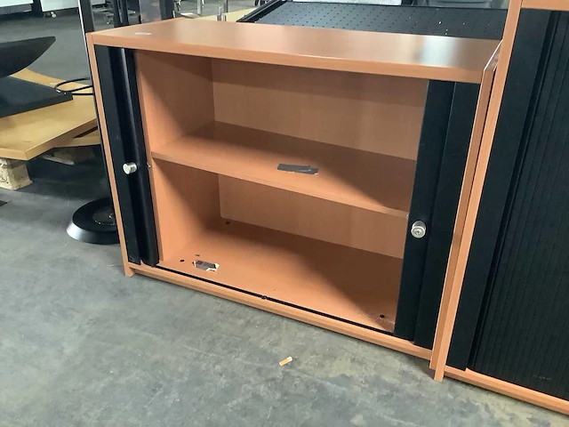 Archiefkast met houten ombouw - afbeelding 1 van  3