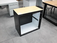 Archiefkast met houten topblad en roldeur. afmeting 80 x 45x 75 cm. - afbeelding 1 van  2