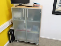 Archiefkast met melkglazen deuren. afmeting 80 x 42 x 117 cm. let op: exclusief inhoud. - afbeelding 1 van  3
