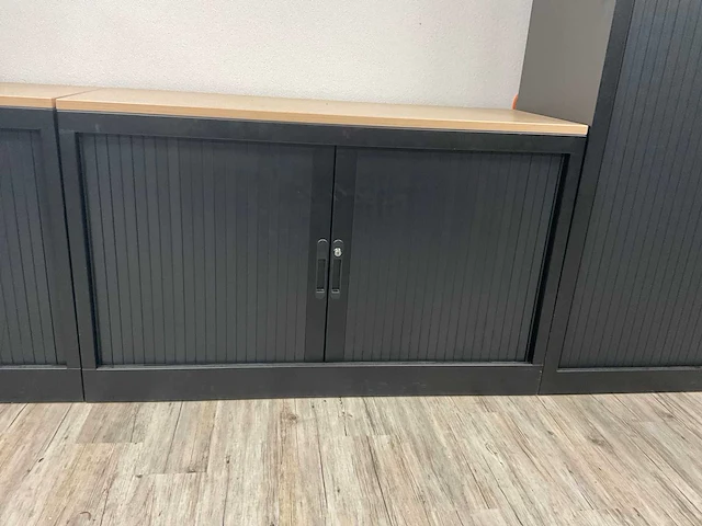 Archiefkast met plank - afbeelding 1 van  2