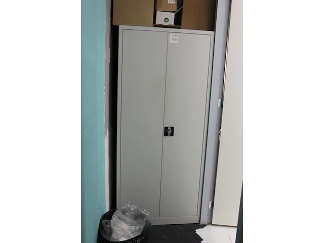 Archiefkast met twee deuren afm. 80 x 39 x 10 cm. - afbeelding 2 van  2