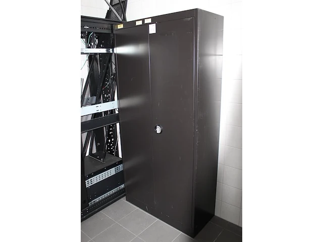 Archiefkast met twee deuren afm. 95 x 41 x 195 cm - afbeelding 2 van  3