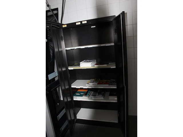 Archiefkast met twee deuren afm. 95 x 41 x 195 cm - afbeelding 3 van  3