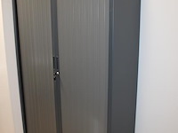 Archiefkast met twee roldeuren. afmeting 120 x 43 x 198 cm. let op: excl. inhoud. - afbeelding 3 van  3