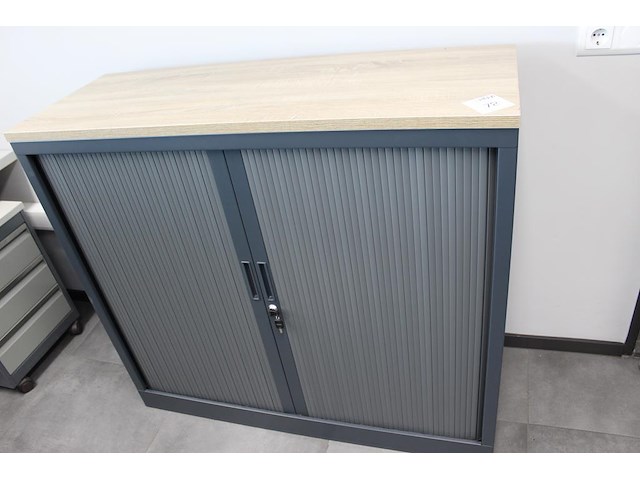 Archiefkast met twee roldeuren. afmeting 120 x 44 x 108 cm. - afbeelding 1 van  3