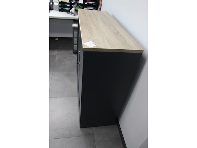 Archiefkast met twee roldeuren. afmeting 120 x 44 x 108 cm. - afbeelding 2 van  3