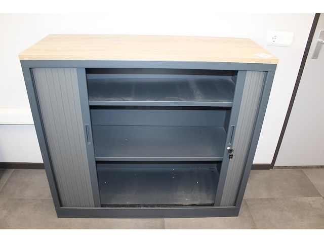 Archiefkast met twee roldeuren. afmeting 120 x 44 x 108 cm. - afbeelding 3 van  3