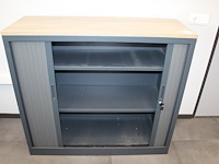 Archiefkast met twee roldeuren. afmeting 120 x 44 x 108 cm. - afbeelding 3 van  3