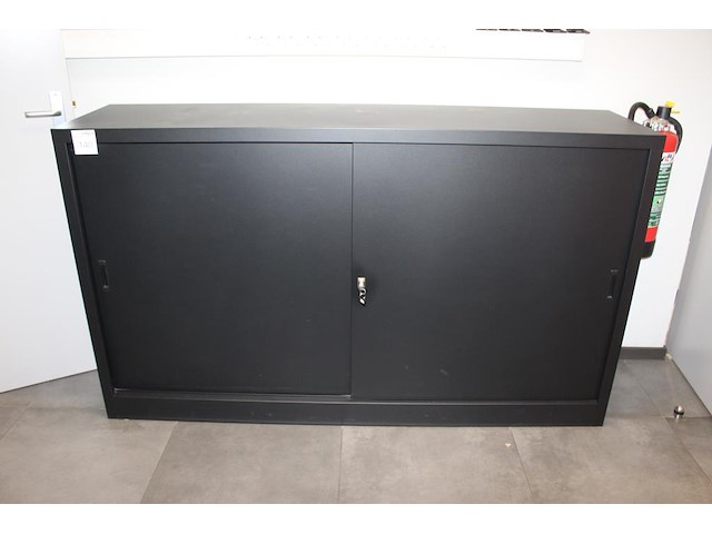 Archiefkast met twee schuifdeuren. afmeting 180 x 45 x 106 cm. - afbeelding 1 van  3