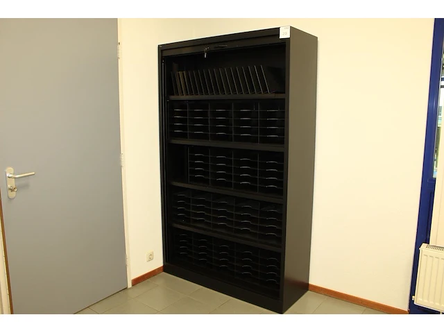 Archiefkast met twee verticale roldeuren markant store. afmeting 120 x 45 x 198 cm. - afbeelding 1 van  3