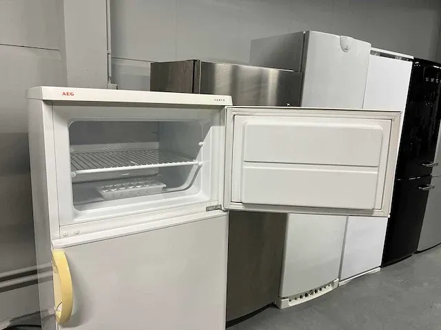 Ariston - aeg koelkast + ariston inbouw 5 pits gaskookstel rvs + ok tv - afbeelding 5 van  10