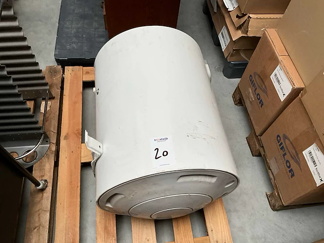 Ariston ari 100 vert 560 tit+ mt boiler - afbeelding 1 van  3