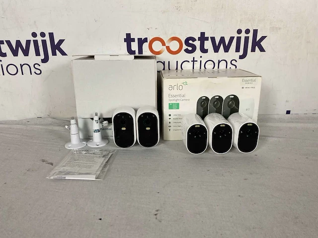 Arlo essential 2k draadloze beveiligingscamera | arlo essential spotlight 3-pack wit - afbeelding 3 van  3