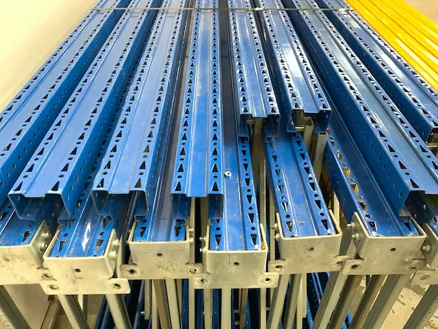 Armes palletstelling - afbeelding 8 van  11