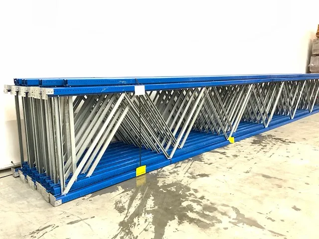 Armes palletstelling - afbeelding 11 van  11