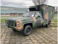 Army, trucks, oldtimers, voertuigonderdelen en gereedschappen