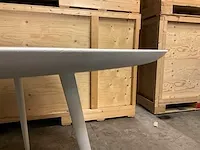 Arper - vergadertafel ø135x74cm - afbeelding 2 van  4