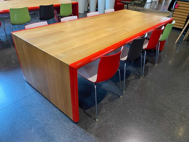 Arper catifa - 8 persoons conferentie opstelling - 280x120 - afbeelding 1 van  22