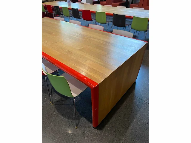 Arper catifa - 8 persoons conferentie opstelling - 280x120 - afbeelding 22 van  22