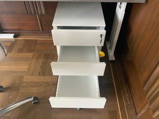 Arper catifa 6-persoons vergaderset en hoekbureau opstelling - afbeelding 11 van  26