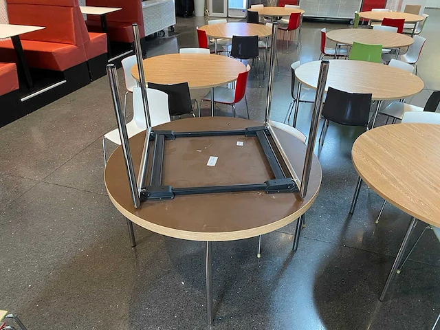 Arper catifa/ casala - 24 persoons kantine opstelling - afbeelding 13 van  23