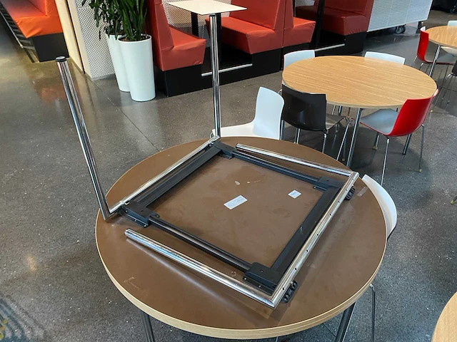 Arper catifa/ casala - 24 persoons kantine opstelling - afbeelding 15 van  23