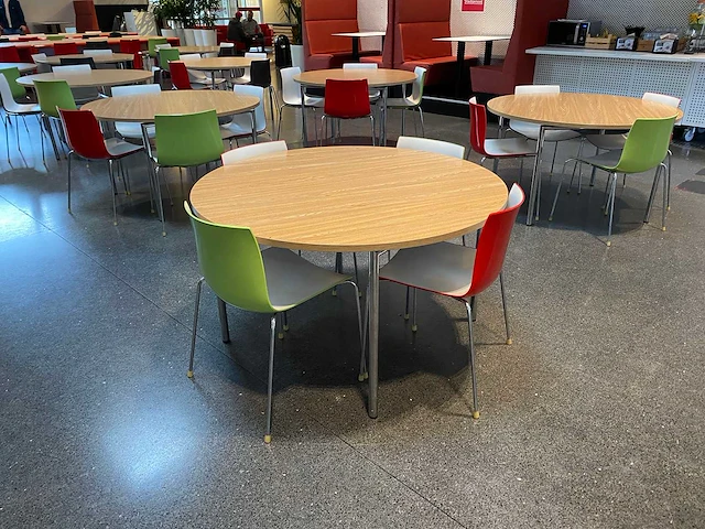 Arper catifa/ casala - 24 persoons kantine opstelling - afbeelding 19 van  23