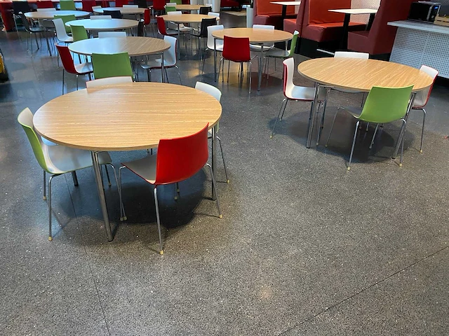Arper catifa/ casala - 24 persoons kantine opstelling - afbeelding 20 van  23