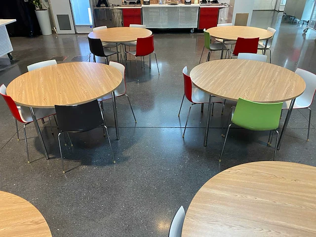 Arper catifa/ casala - 24 persoons kantine opstelling - afbeelding 21 van  23