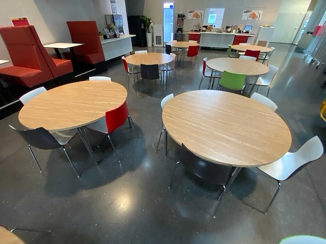 Arper catifa/ casala - 24 persoons kantine opstelling - afbeelding 22 van  23