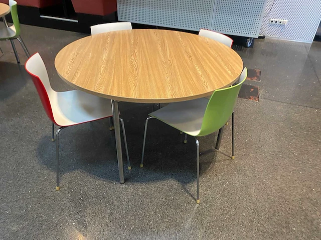 Arper catifa/ casala - 24 persoons kantine opstelling - afbeelding 3 van  23