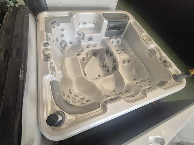 Artesian spa 6 persoons amerikaanse jacuzzi jacuzzi en buitenspa - afbeelding 8 van  12