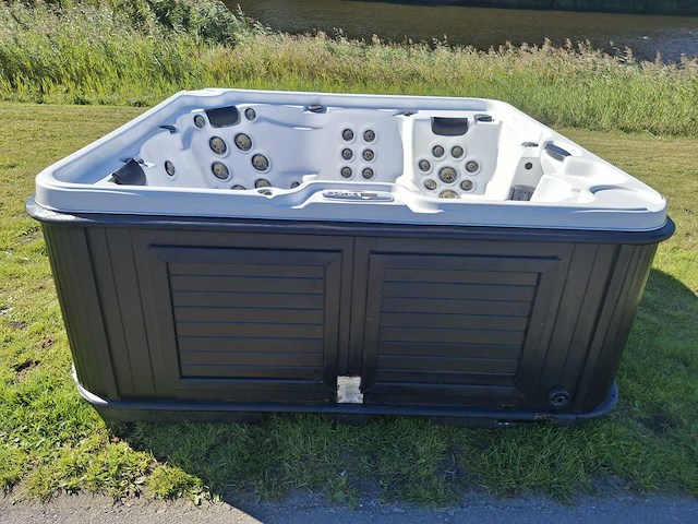 Artic spa 5 persoons amerikaans jacuzzi en buitenspa - afbeelding 9 van  31