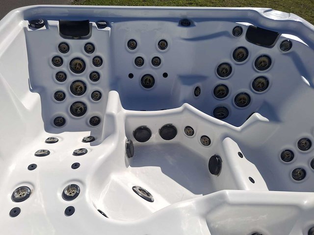 Artic spa 5 persoons amerikaans jacuzzi en buitenspa - afbeelding 14 van  31