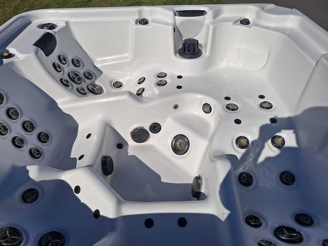 Artic spa 5 persoons amerikaans jacuzzi en buitenspa - afbeelding 11 van  31