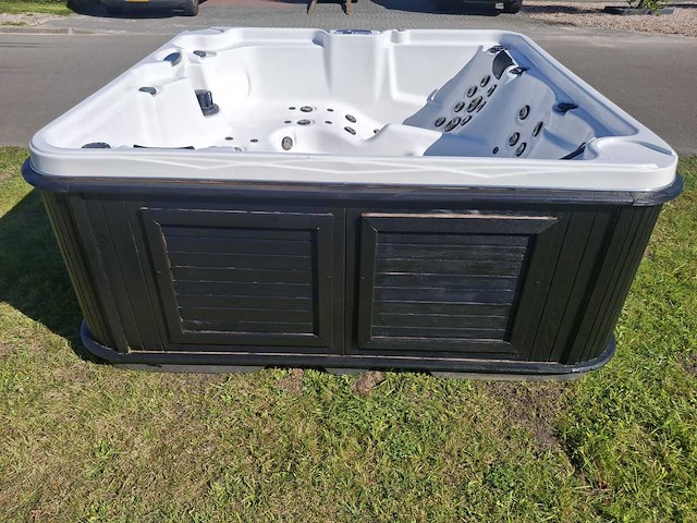 Artic spa 5 persoons amerikaans jacuzzi en buitenspa - afbeelding 16 van  31