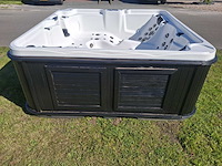 Artic spa 5 persoons amerikaans jacuzzi en buitenspa - afbeelding 16 van  31