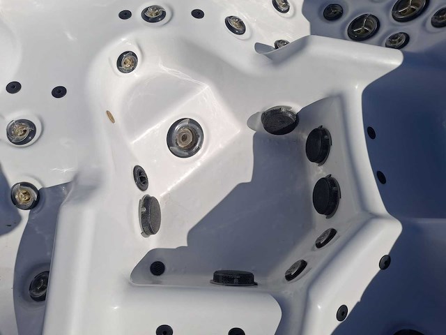 Artic spa 5 persoons amerikaans jacuzzi en buitenspa - afbeelding 19 van  31