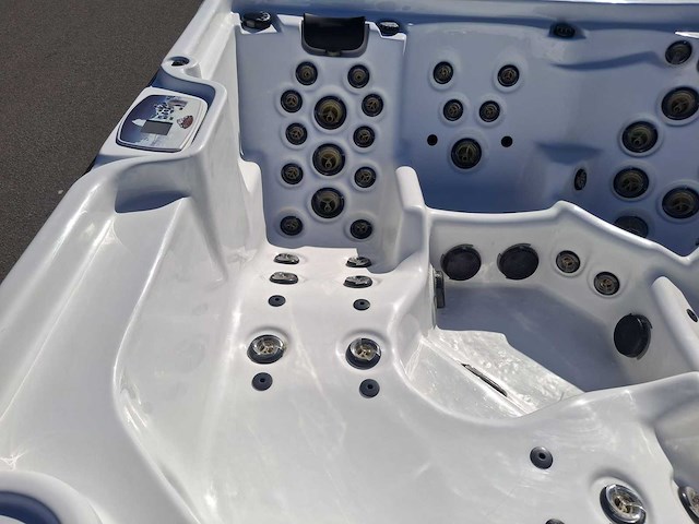Artic spa 5 persoons amerikaans jacuzzi en buitenspa - afbeelding 23 van  31