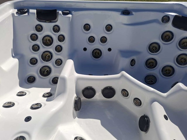 Artic spa 5 persoons amerikaans jacuzzi en buitenspa - afbeelding 17 van  31